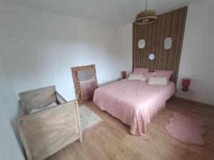 Postel nebo postele na pokoji v ubytování Le chalet du lilas