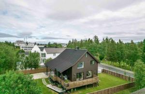 Το κτήριο όπου στεγάζεται  η βίλα