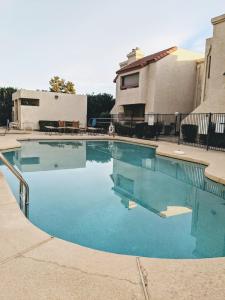Πισίνα στο ή κοντά στο Snug 2br Condo W Pool, Patio, Wd Near Old Town