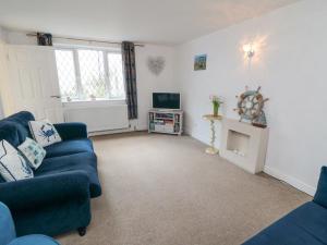 TV a/nebo společenská místnost v ubytování Narnia Cottage
