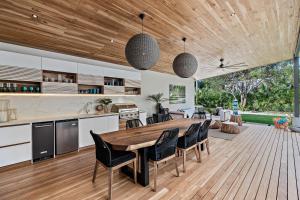 an open kitchen and dining room with a wooden ceiling at Casa Ola Aloha in Playa Avellana