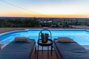 Bazén v ubytování Sunset Home nebo v jeho okolí