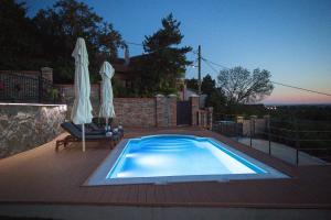 Bazén v ubytování Sunset Home nebo v jeho okolí