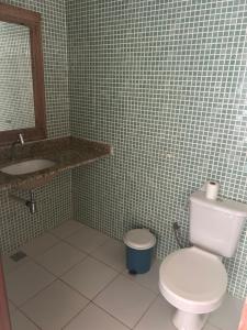 Casa Bella barra do Jacuípeにあるバスルーム +24枚の写真