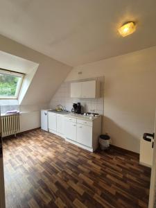 Kuchyň nebo kuchyňský kout v ubytování Hotel am Schenkelberg