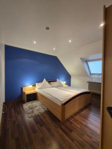 Postel nebo postele na pokoji v ubytování Hotel am Schenkelberg