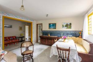 a living room with a table and a couch at Sitio Sao Jeronimo in Teresópolis