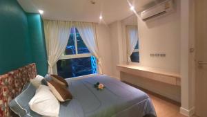 En eller flere senge i et værelse på The grand Caribbean condo Pool access + 25 billeder