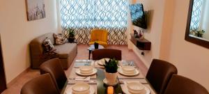 a dining room with a table and chairs and a window at Warmisitay Mini departamento in Lima