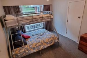 Voodi või voodid majutusasutuse Handy Location - 3brd home! toas