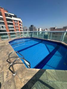 a large swimming pool on top of a building at Allianz Parque Loft Studio in Sao Paulo