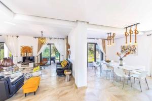 Χώρος καθιστικού στο Villa Deborah