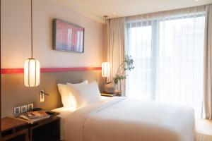 Postel nebo postele na pokoji v ubytování Suzu Saigon - A Boutique Hotel