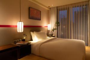 Postel nebo postele na pokoji v ubytování Suzu Saigon - A Boutique Hotel + 37 fotografií