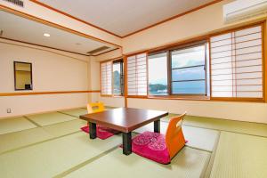 Posezení v ubytování Ooedo Onsen Monogatari Toi Marine Hotel