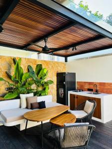Kuchyň nebo kuchyňský kout v ubytování Meraki Lombok Villas