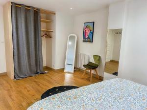 Cama o camas de una habitación en Troglodyte d’exception au cœur de Blois