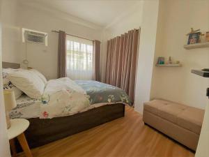 Postel nebo postele na pokoji v ubytování Cloud9Condos Cebu - 1 BR Hillside Corner Unit + 7 fotografií