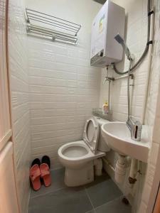 Bathroom sa JW Hostel