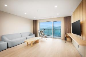 TV a/nebo společenská místnost v ubytování Belle Fore Resort