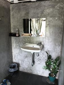 Koupelna v ubytování สุขเสมอ โฮมสเตย์ (Suk-Samer homestay)