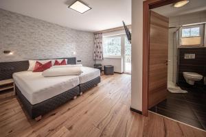 Łóżko lub łóżka w pokoju w obiekcie Panoramablick Sölden