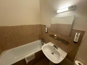 Bagno di Logis Hotels - Hôtel Le Boulevard