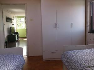 Afbeelding uit fotogalerij van Private room in the apartment in Koper