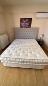 A bed or beds in a room at Διαμέρισμα 65 τμ στην καρδιά της πόλης