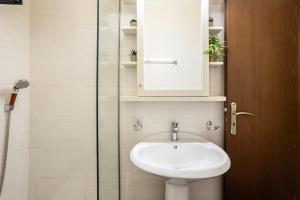 Ένα μπάνιο στο Jeannette's Seaside Getaway - Kalamata Urban Gem +31 φωτογραφίες