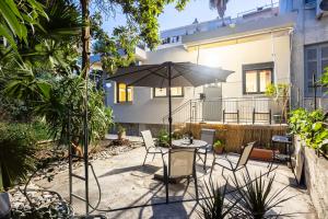 Κήπος έξω από το Jeannette's Seaside Getaway - Kalamata Urban Gem