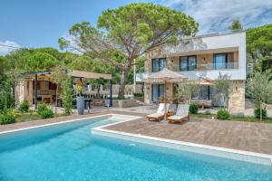Casa con piscina y casa en VILLA Amfora, en Budva