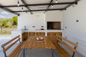 Φωτογραφία από το άλμπουμ του Villa Vedro nebo, XL heated pool σε Umljanović