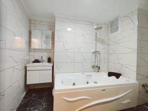 Phòng tắm tại Valentina Apart Hotel