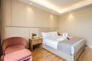 Postel nebo postele na pokoji v ubytování Bole Jing Pin Hotel