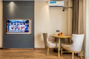 TV a/nebo společenská místnost v ubytování Bole Jing Pin Hotel