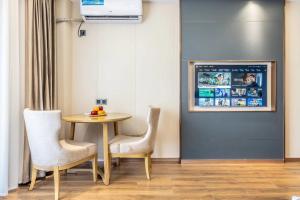 TV a/nebo společenská místnost v ubytování Bole Jing Pin Hotel