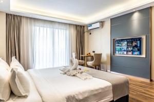 Postel nebo postele na pokoji v ubytování Bole Jing Pin Hotel
