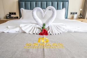 Postel nebo postele na pokoji v ubytování Bole Jing Pin Hotel