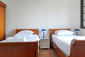 Postel nebo postele na pokoji v ubytování 4 BR Villa with Pool Sea View AC Parking - BENAKEY