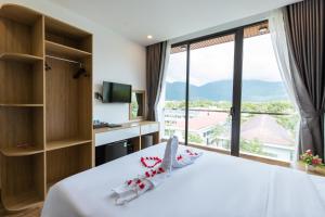 Nespecifikovaný výhled na hory nebo výhled na hory při pohledu z hotelu