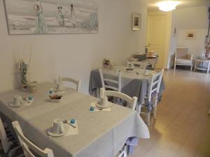 A restaurant or other place to eat at Villa Il Fortino Még 37 kép