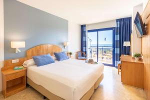 Postel nebo postele na pokoji v ubytování Hotel Yaramar - Adults Recommended