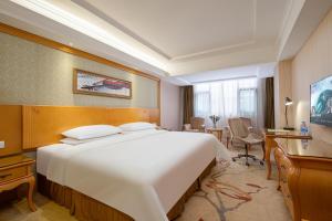Gallery image of Vienna Hotel Shenzhen Longhua Renmin South Road in Bao'an