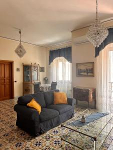 Khu vực ghế ngồi tại Maman Suite, city center near Molo Beverello