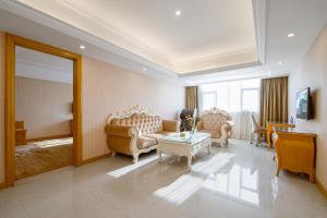 Gallery image of Vienna Hotel Shenzhen Longhua Renmin South Road in Bao'an +16 photos