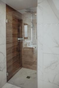 a bathroom with a shower and a sink at Memories Carpaty in Mizhhirʼʼya