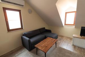 TV a/nebo společenská místnost v ubytování Taverna & Rooms
