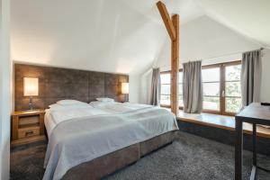 A bed or beds in a room at Hotel Annelies