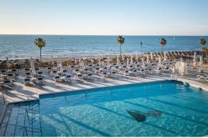 Bazén v ubytování Hotel Yaramar - Adults Recommended nebo v jeho okolí